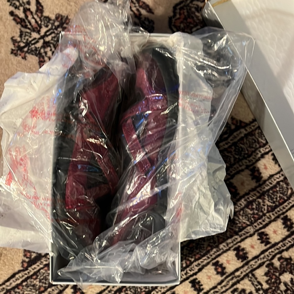 Size seven maroon Privo by Clark’s ladies shoes - Picture 4 of 7